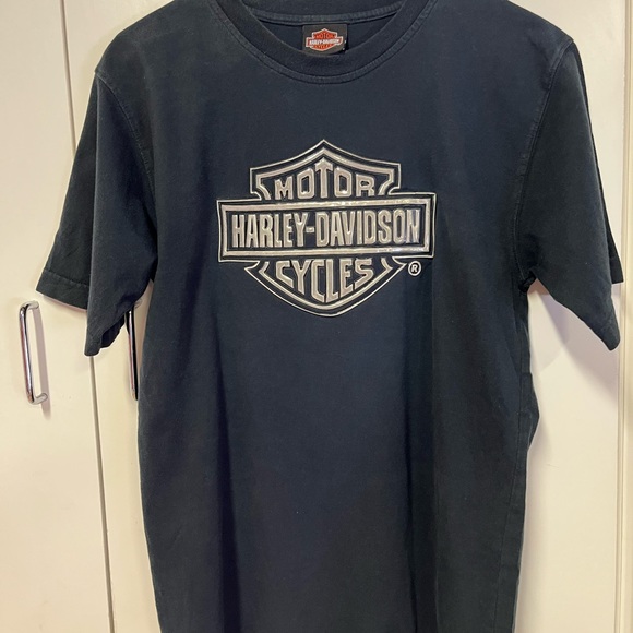 Harley Davidson black shirt with raised decal size large. - Picture 1 of 5